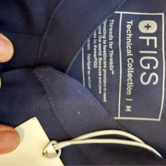 Figs scrub top - Picture 2 of 3